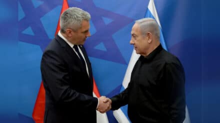 Der österreichische Kanzler Nehammer (l.) bekundete gegenüber dem israelischen Premier Netanjahu seine Solidarität