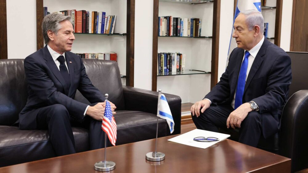 Der amerikanische Außenminister Blinken traf sich am Dienstag unter anderen mit dem israelischen Premier Netanjahu (r.)