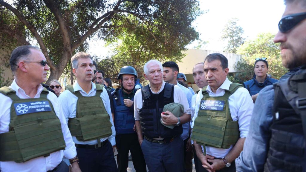 Der einzige Besuch in Israel: Borrell machte sich Mitte November 2023 ein Bild von der Zerstörung im Kibbuz Be’eri