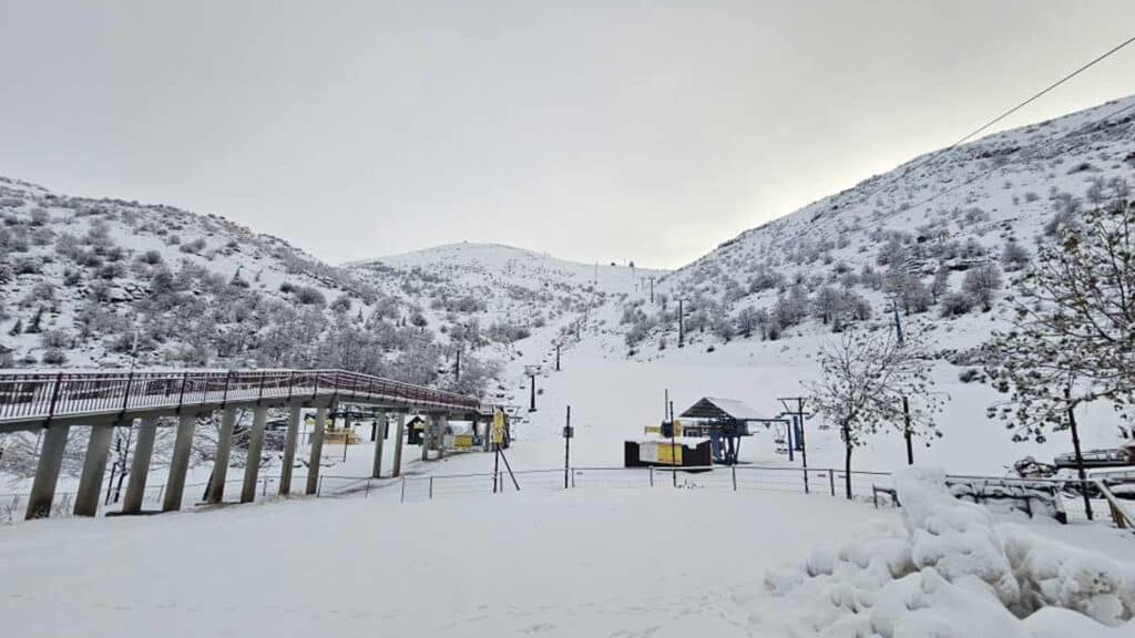 Auf dem Berg Hermon lag bereits Ende vergangenen Jahres Schnee, aktuell sorgt stürmisches Wetter aus Syrien für Nachschub